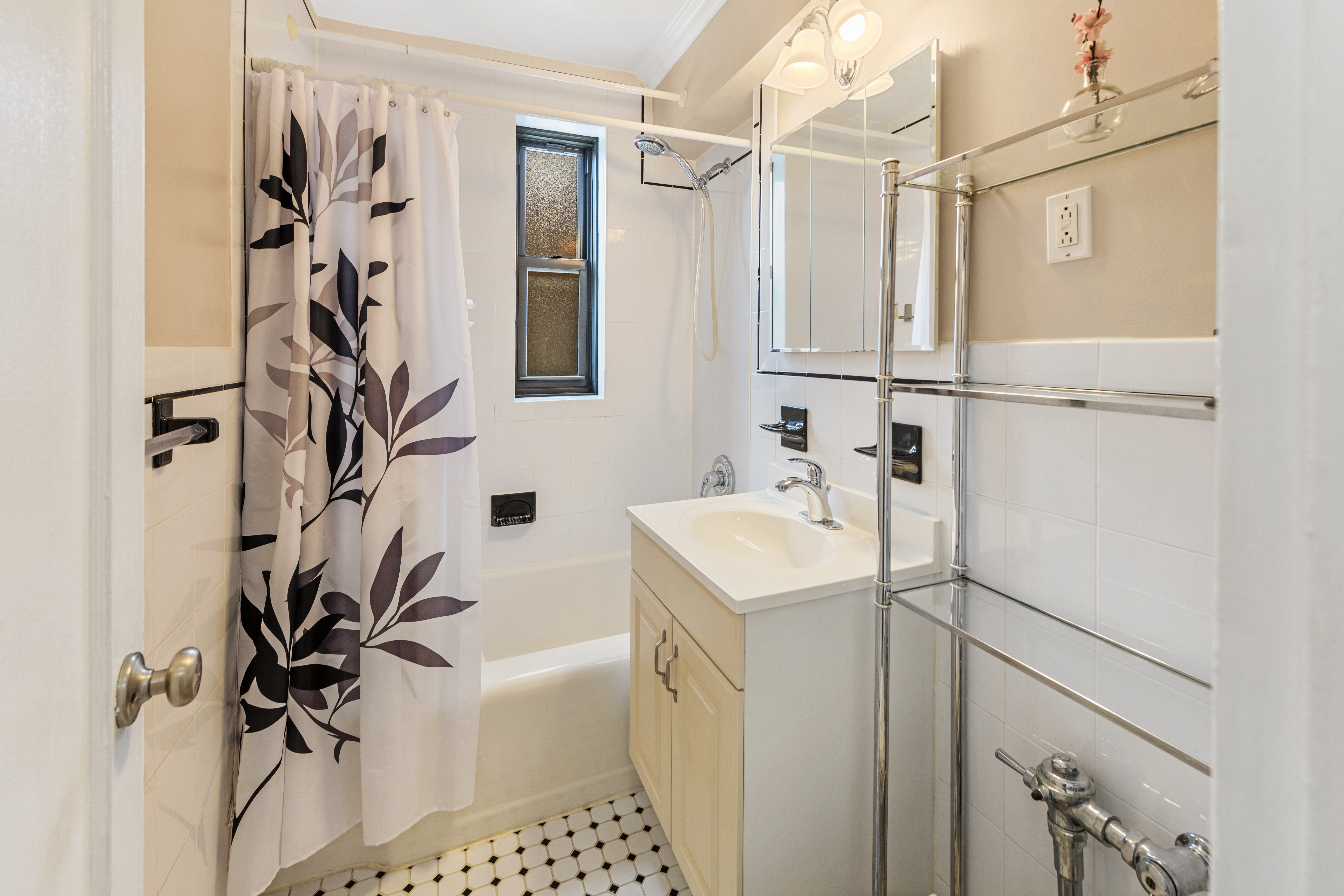 100-11 67th Road, Unit 405 Queens, NY 11375 - Photo 8 of 11
