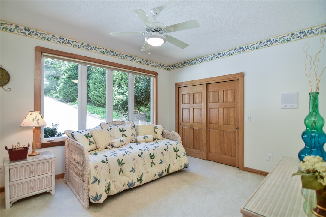 128 Sunset Bay Boulevard Seneca, SC 29672 - Photo 27 of 50 Guest bedroom on main level