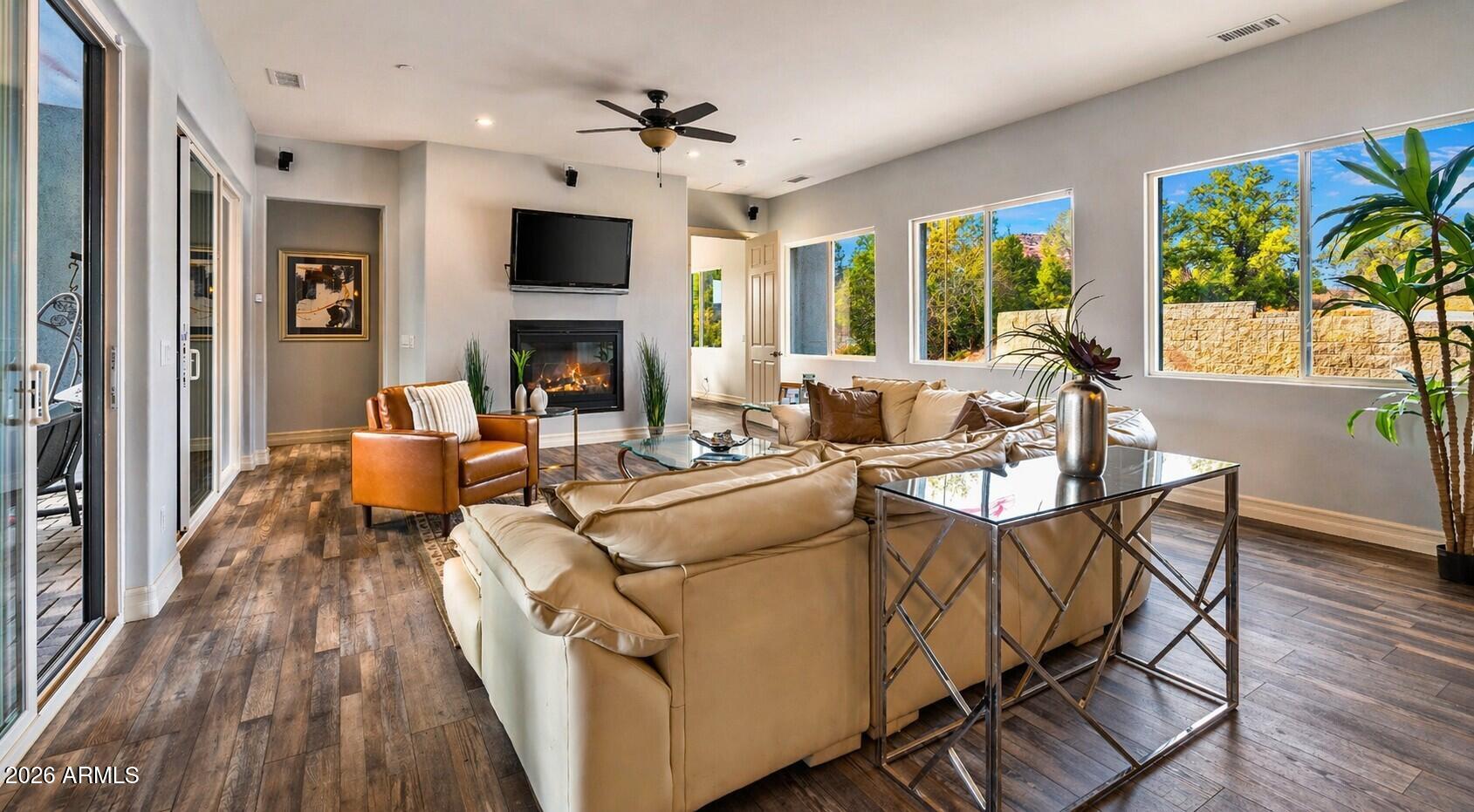 10 Ho Hum Circle Sedona, AZ 86351 - Photo 4 of 45 Open concept living!