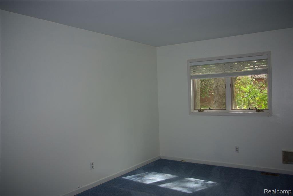 68815 Dequindre Road Oakland, MI 48363 - Photo 13 of 21 Bedroom 2