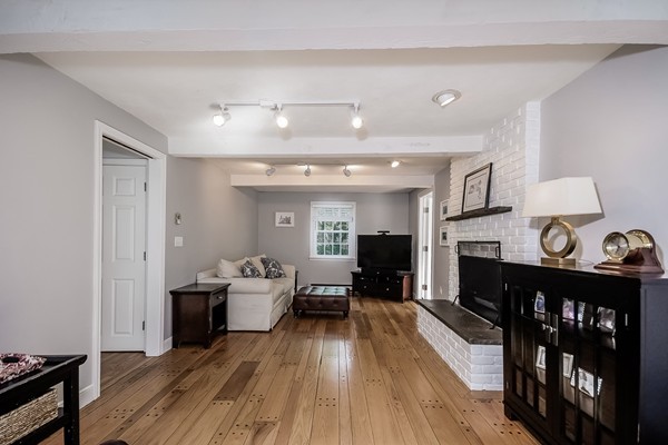 79 Crabtree Road Concord, MA 01742 - Photo 9 of 27 Gallery Image 9