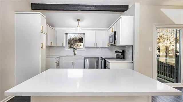 $408,000 | 9212 Constance Street, Lenexa, KS 66215