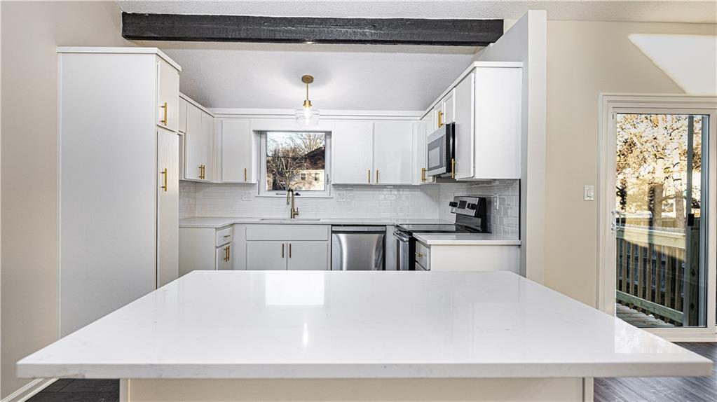 9212 Constance Street Lenexa, KS 66215 - Photo 5 of 20