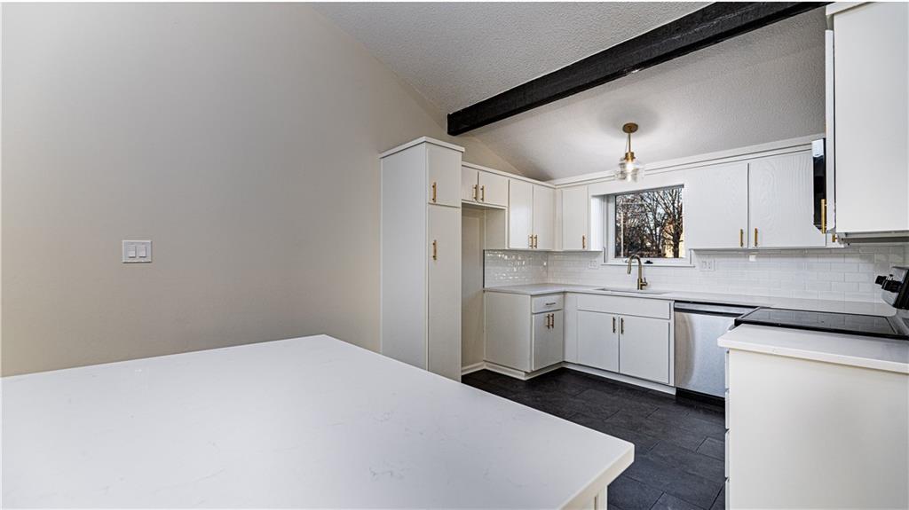 9212 Constance Street Lenexa, KS 66215 - Photo 6 of 20