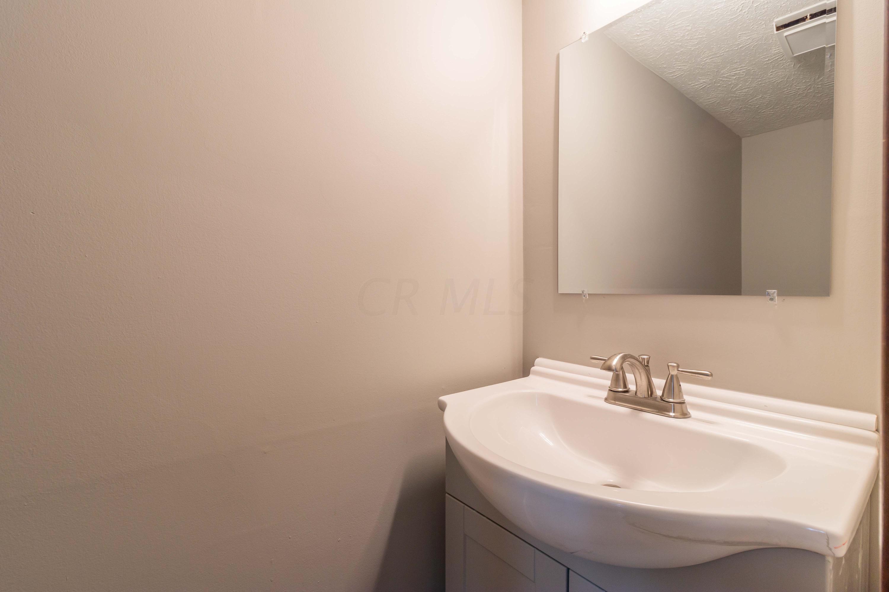 3387 Rudon Lane Columbus, OH 43204 - Photo 13 of 31 Gallery Image 13