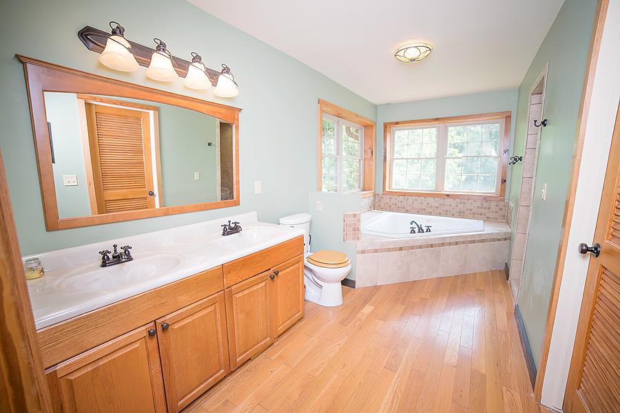 63 Sarvis Ridge Road Normandy, TN 37360 - Photo 12 of 30 a spacious bathroom with a tub sink and mirror