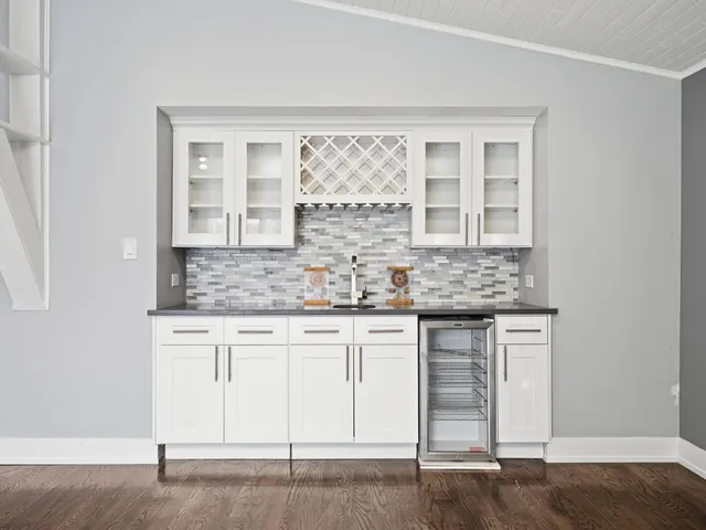 $549,900 | 10618 Mason Avenue, Chicago Ridge, IL 60415