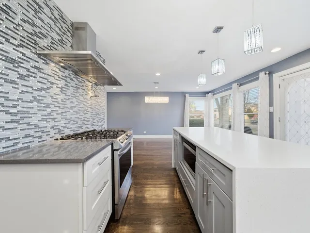 $549,900 | 10618 Mason Avenue, Chicago Ridge, IL 60415