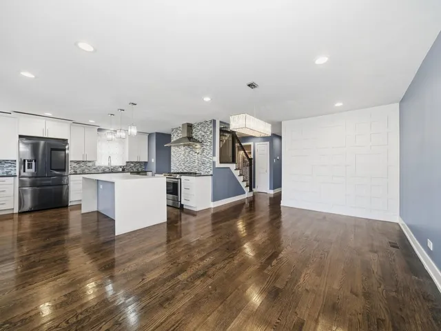 $549,900 | 10618 Mason Avenue, Chicago Ridge, IL 60415