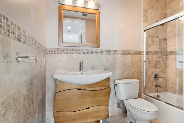 $7,200 | 1090 Northwest N River Drive, Unit 402, Miami, FL 33136