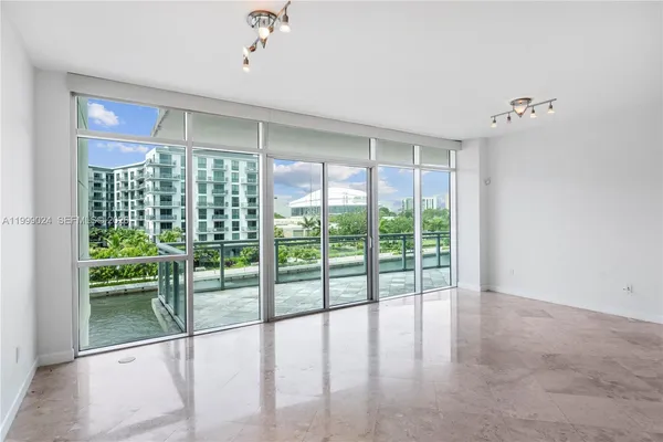 $7,200 | 1090 Northwest N River Drive, Unit 402, Miami, FL 33136