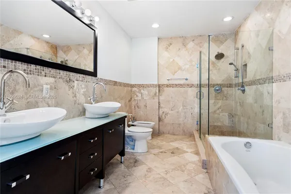 $7,200 | 1090 Northwest N River Drive, Unit 402, Miami, FL 33136