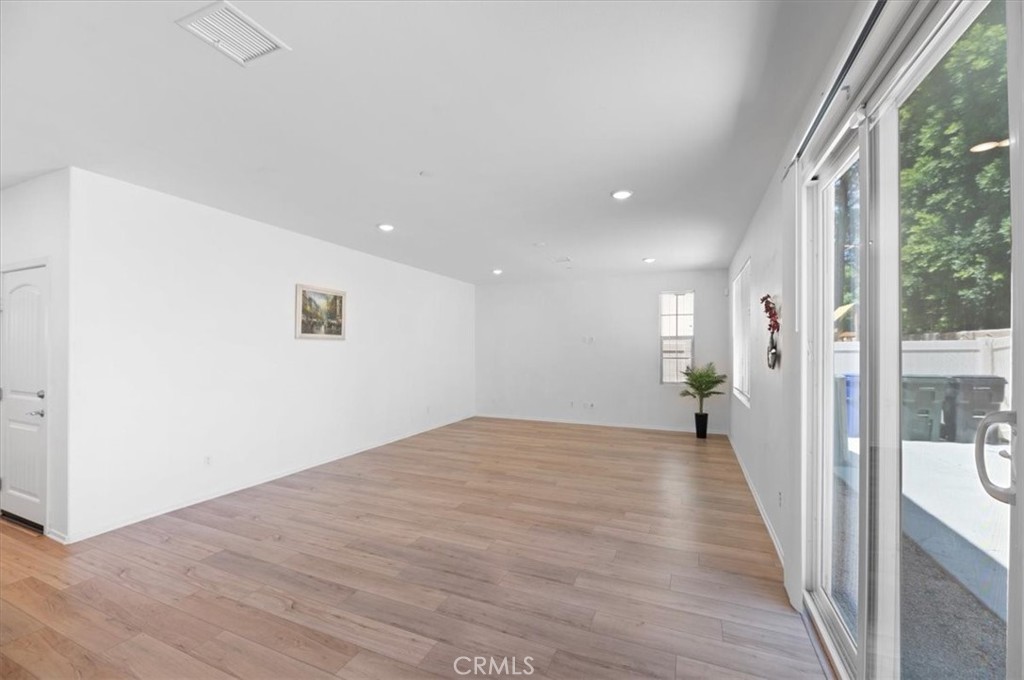 938 West Jasmine Way Rialto, CA 92376 - Photo 12 of 30