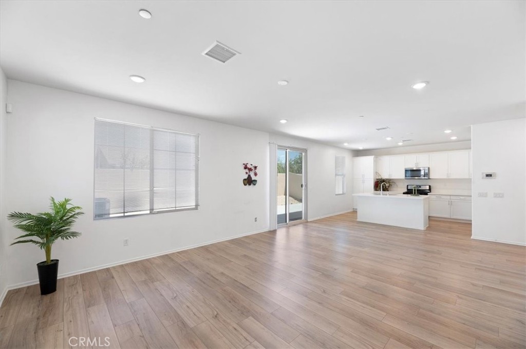 938 West Jasmine Way Rialto, CA 92376 - Photo 12 of 29