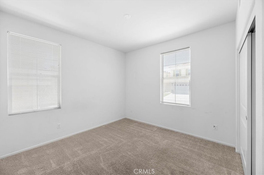 938 West Jasmine Way Rialto, CA 92376 - Photo 15 of 29