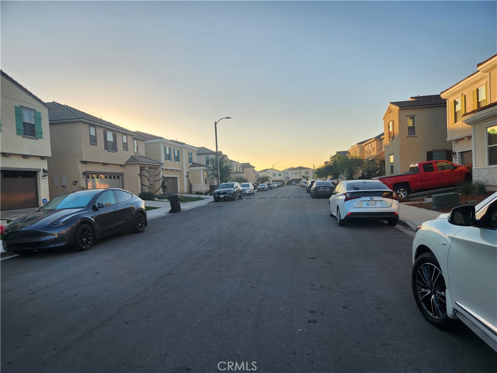 938 West Jasmine Way Rialto, CA 92376 - Photo 5 of 30