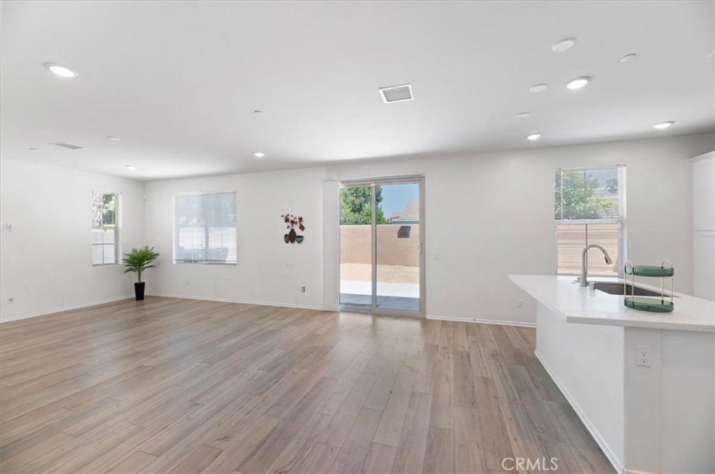 938 West Jasmine Way Rialto, CA 92376 - Photo 8 of 30