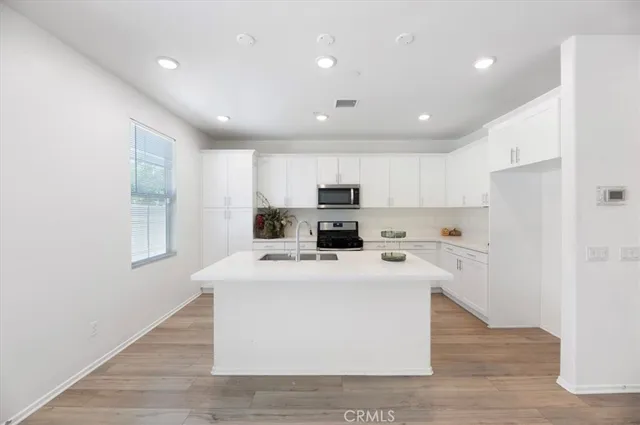 $635,000 | 938 West Jasmine Way, Rialto, CA 92376