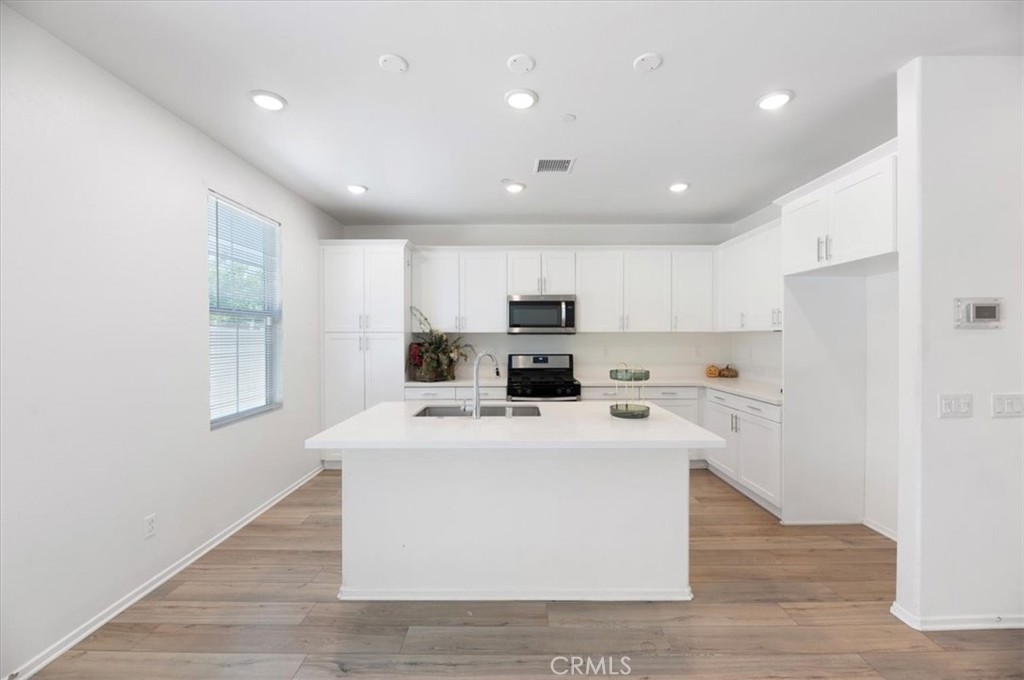 938 West Jasmine Way Rialto, CA 92376 - Photo 9 of 30