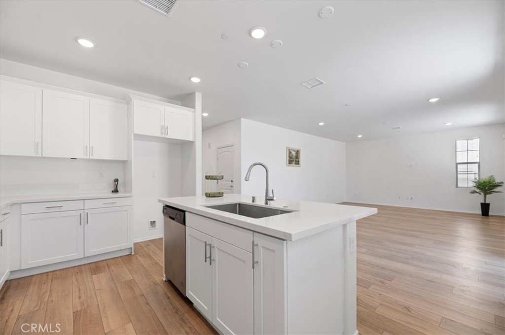 938 West Jasmine Way Rialto, CA 92376 - Photo 10 of 29