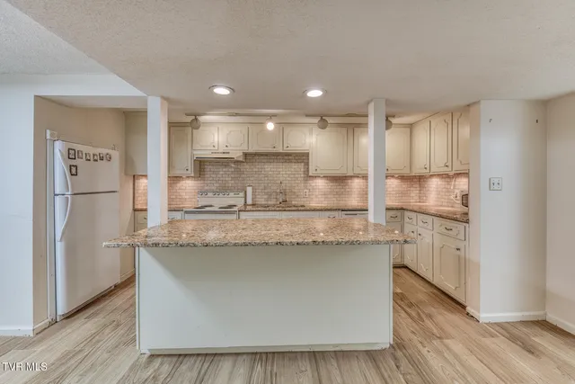 $535,000 | 305 Overbrook Drive, Bristol, TN 37620