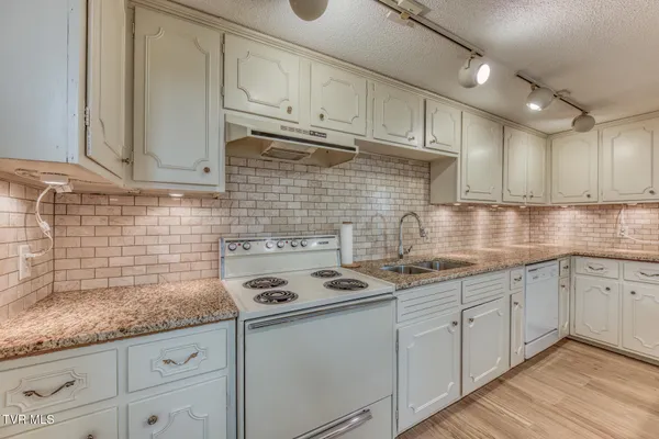 $535,000 | 305 Overbrook Drive, Bristol, TN 37620