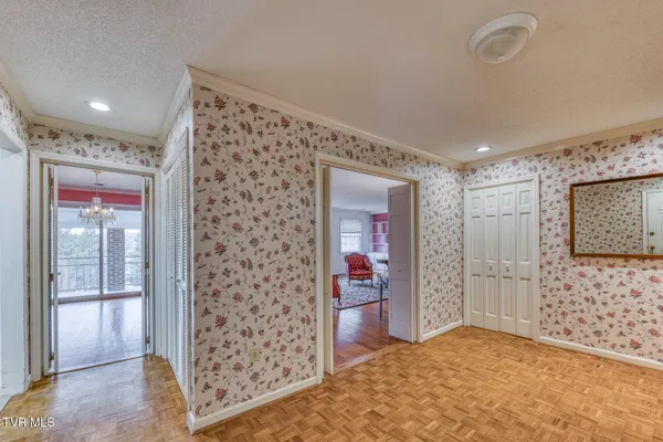 $535,000 | 305 Overbrook Drive, Bristol, TN 37620