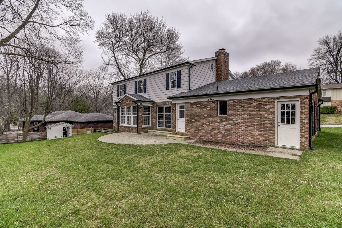 9 Bridge Terrace Springfield, IL 62704 - Photo 4 of 49