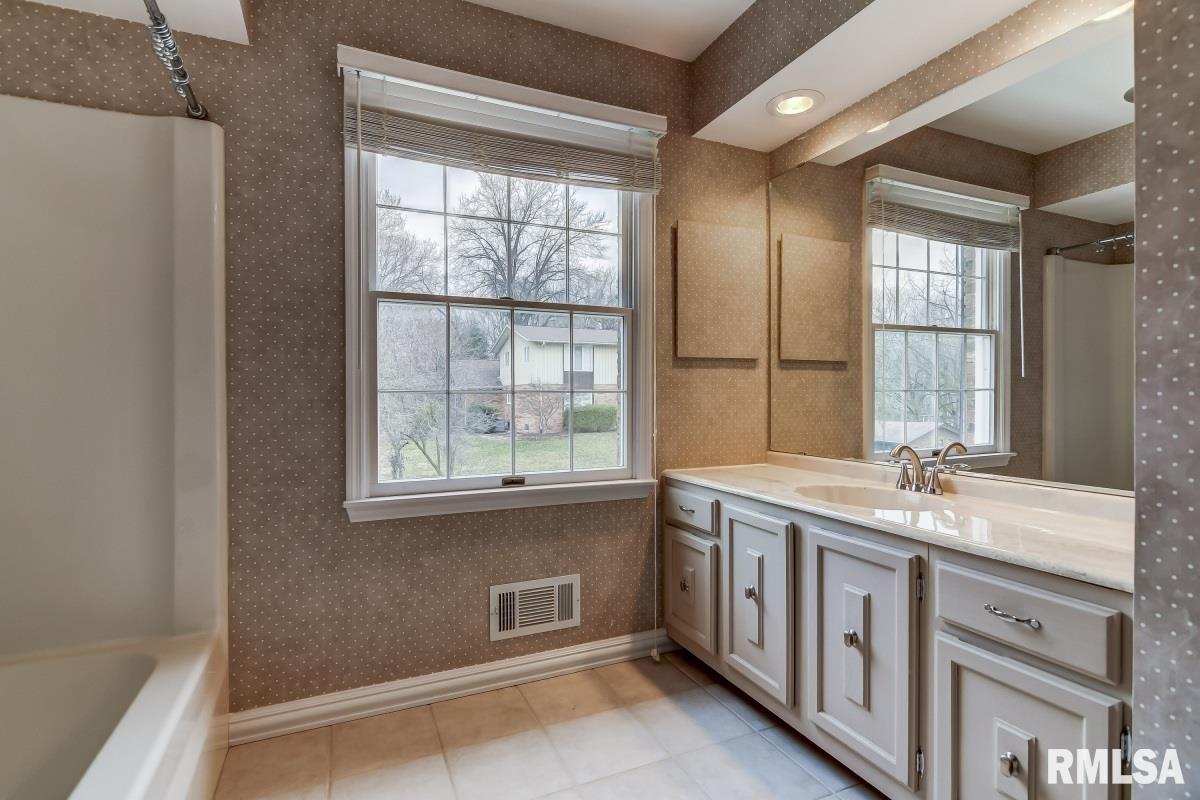 9 Bridge Terrace Springfield, IL 62704 - Photo 49 of 49