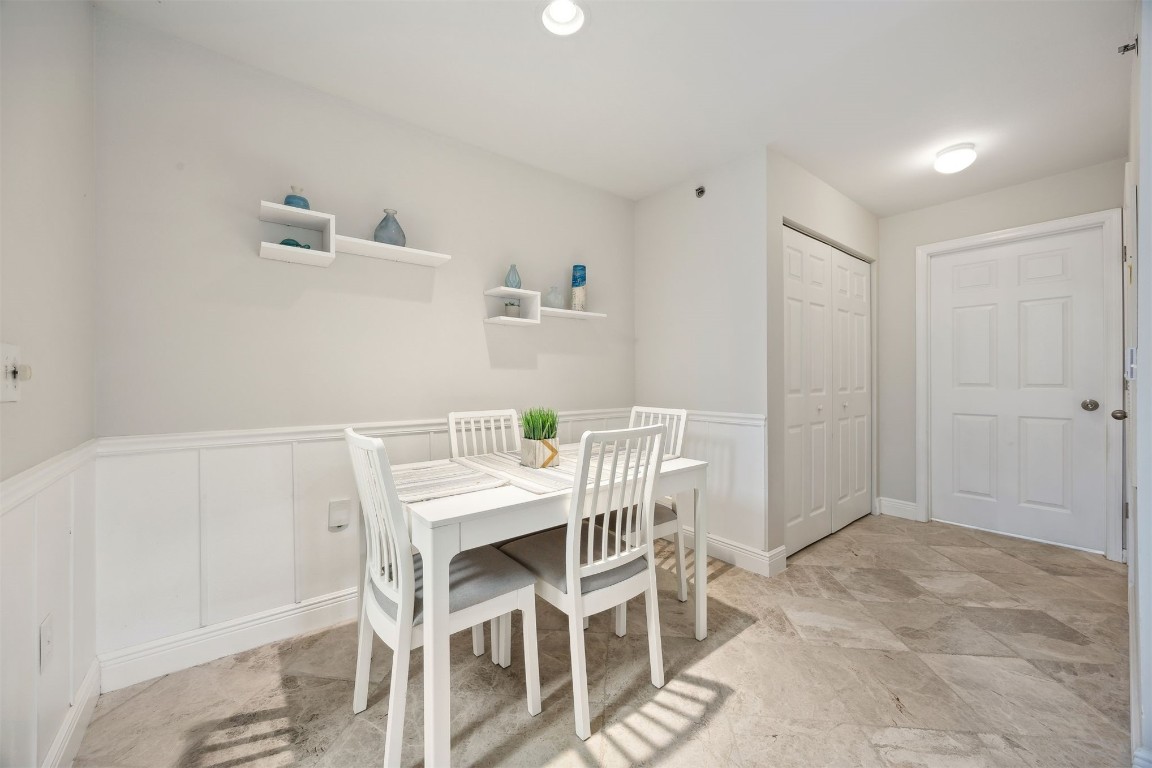 23583 Bahama Point, Unit 1521 Fernandina Beach, FL 32034 - Photo 10 of 34 Dining to Launry and Bathroom