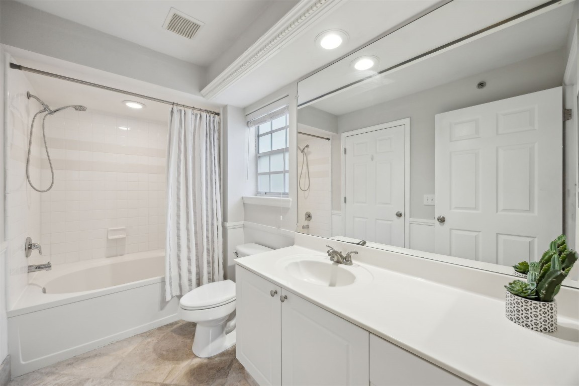 23583 Bahama Point, Unit 1521 Fernandina Beach, FL 32034 - Photo 14 of 34 Bathroom with Tub and Shower