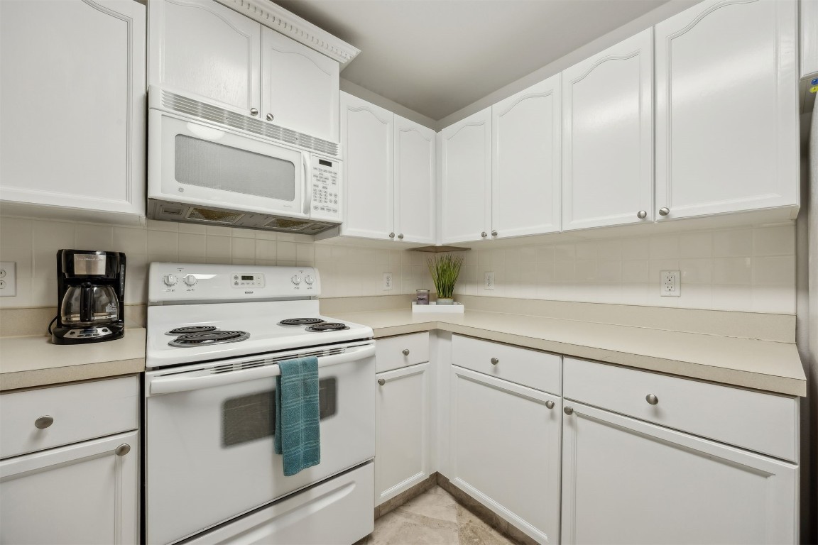 23583 Bahama Point, Unit 1521 Fernandina Beach, FL 32034 - Photo 7 of 34 Bright, Functional Kitchen wiith Abundant Storage