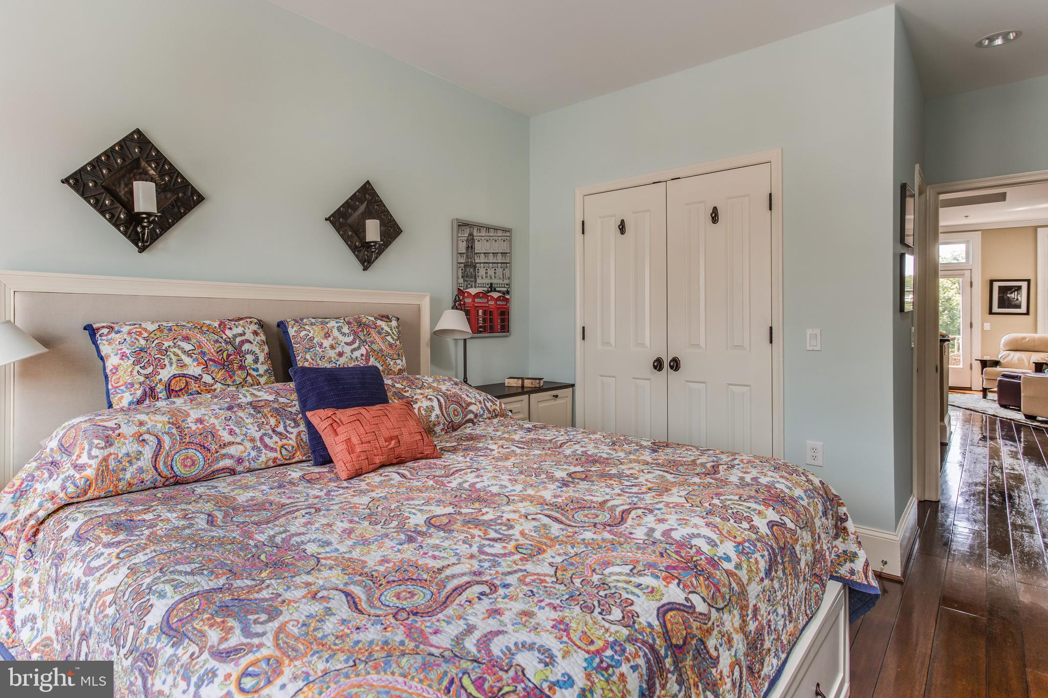 20 Logan Circle Northwest, Unit 33 Washington, DC 20005 - Photo 12 of 27 King Size Bed! Ask about buying platform w drawers