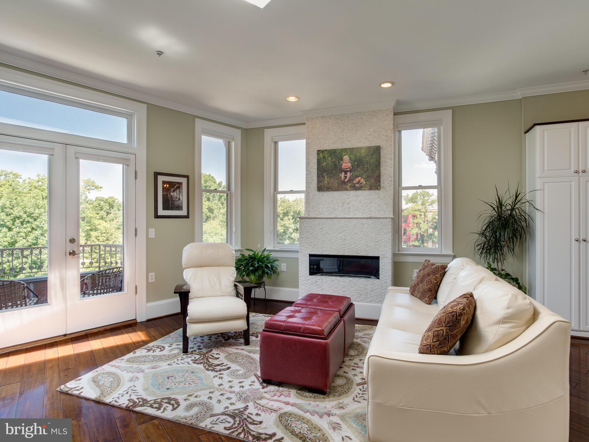 20 Logan Circle Northwest, Unit 33 Washington, DC 20005 - Photo 3 of 27 Tons of light and 10' ceilings!