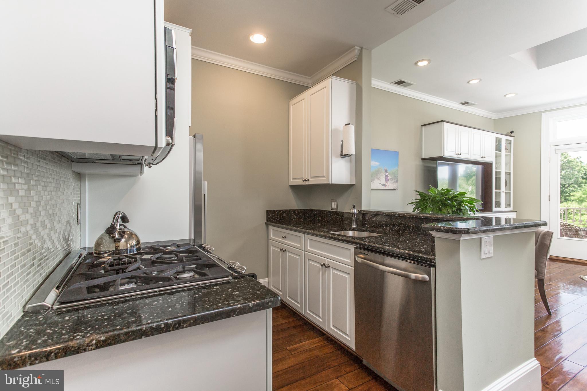 20 Logan Circle Northwest, Unit 33 Washington, DC 20005 - Photo 9 of 27 Two tiered granite counters