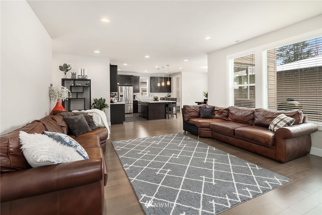 326 Graham Avenue Southeast Renton, WA 98059 - Photo 7 of 28