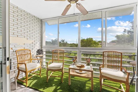 $195,000 | 9451 Evergreen Place, Unit 404, Davie, FL 33324