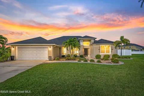 $383,000 | 257 Wading Bird Circle Southwest, Palm Bay, FL 32908
