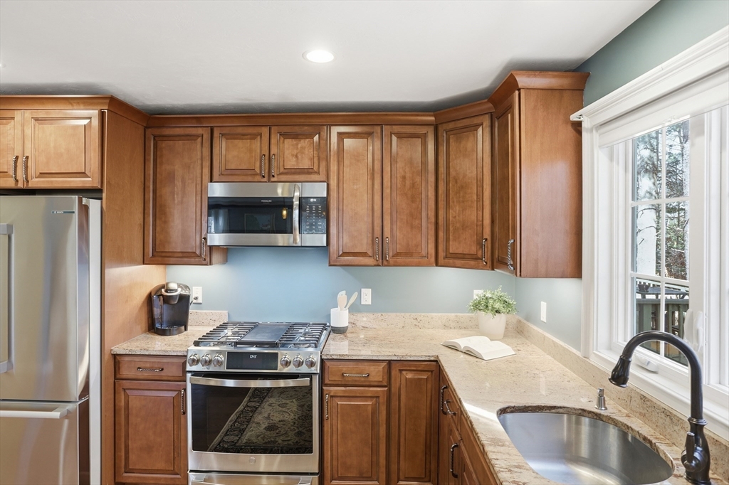 215 Rangeway Road, Unit 11 Billerica, MA 01862 - Photo 4 of 31