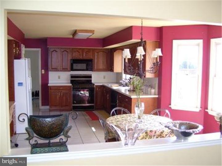 109 Grande Boulevard Sinking Spring, PA 19608 - Photo 11 of 21 Kitchen