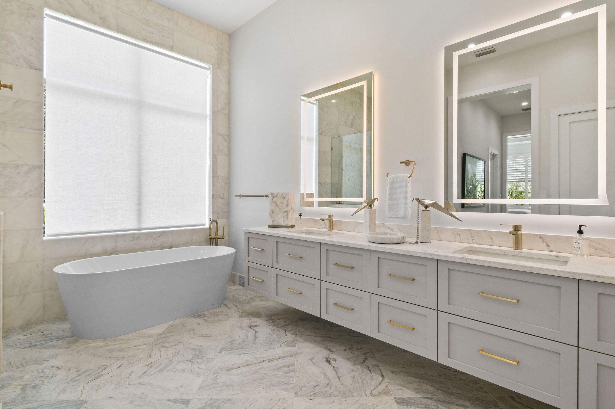 9105 Whippoorwill Trail Jupiter, FL 33478 - Photo 29 of 60 a bathroom with a tub sink and mirror