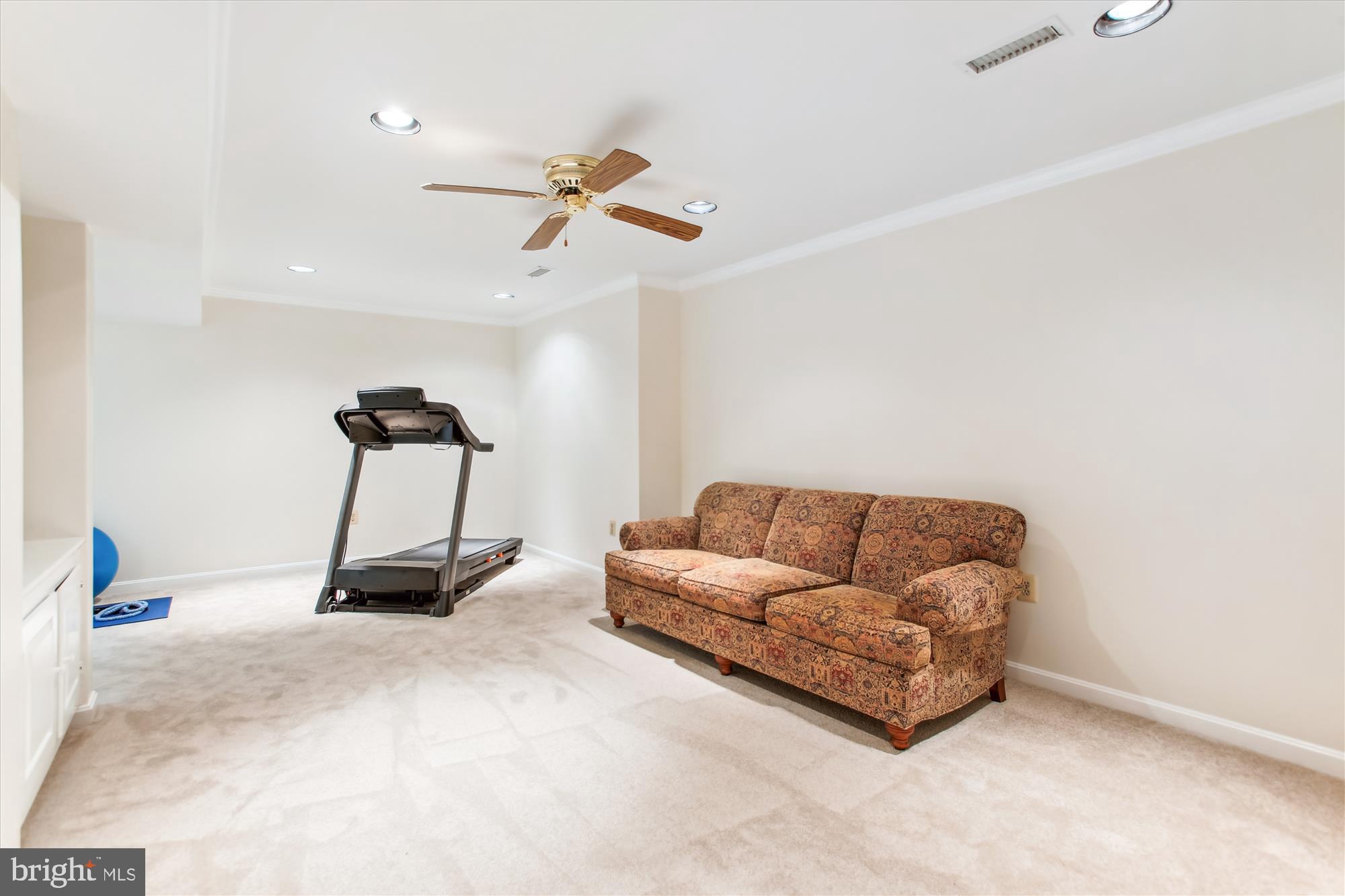6584 Forsythia Street Springfield, VA 22150 - Photo 39 of 63 Gallery Image 39