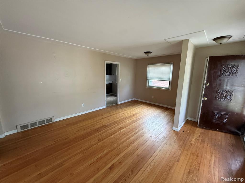 26745 Dover Redford, MI 48239 - Photo 5 of 12