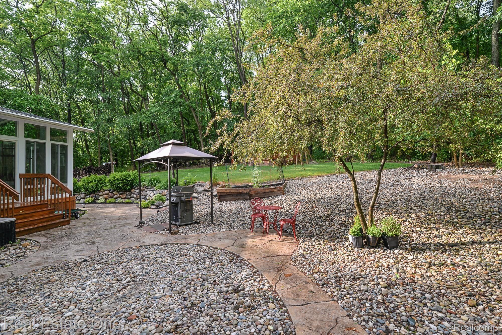 7213 Cowell Road Brighton, MI 48116 - Photo 54 of 64 DSC_0913.jpg