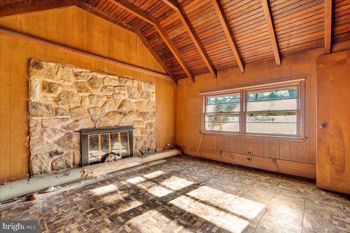 995 Smithbridge Road Glen Mills, PA 19342 - Photo 7 of 20 a view of an empty room with a window