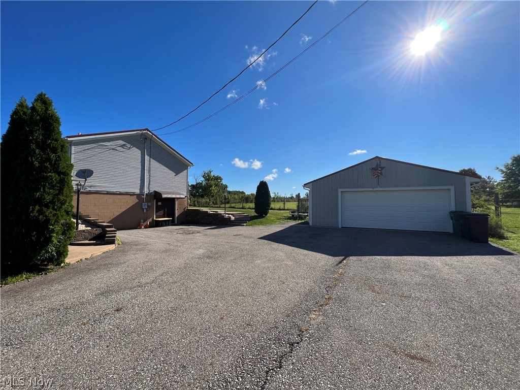 7465 Dewey Road Thompson, OH 44086 - Photo 3 of 23