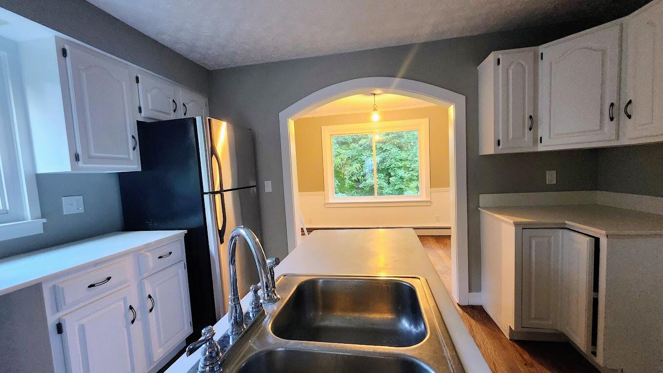 87 Highland Avenue Millinocket, ME 04462 - Photo 11 of 28 kitchen b