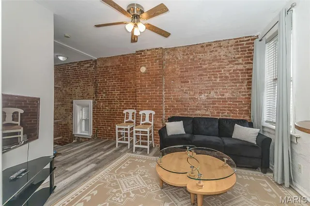 $1,500 | 4992 Botanical Avenue, Unit 2F, St. Louis, MO 63110