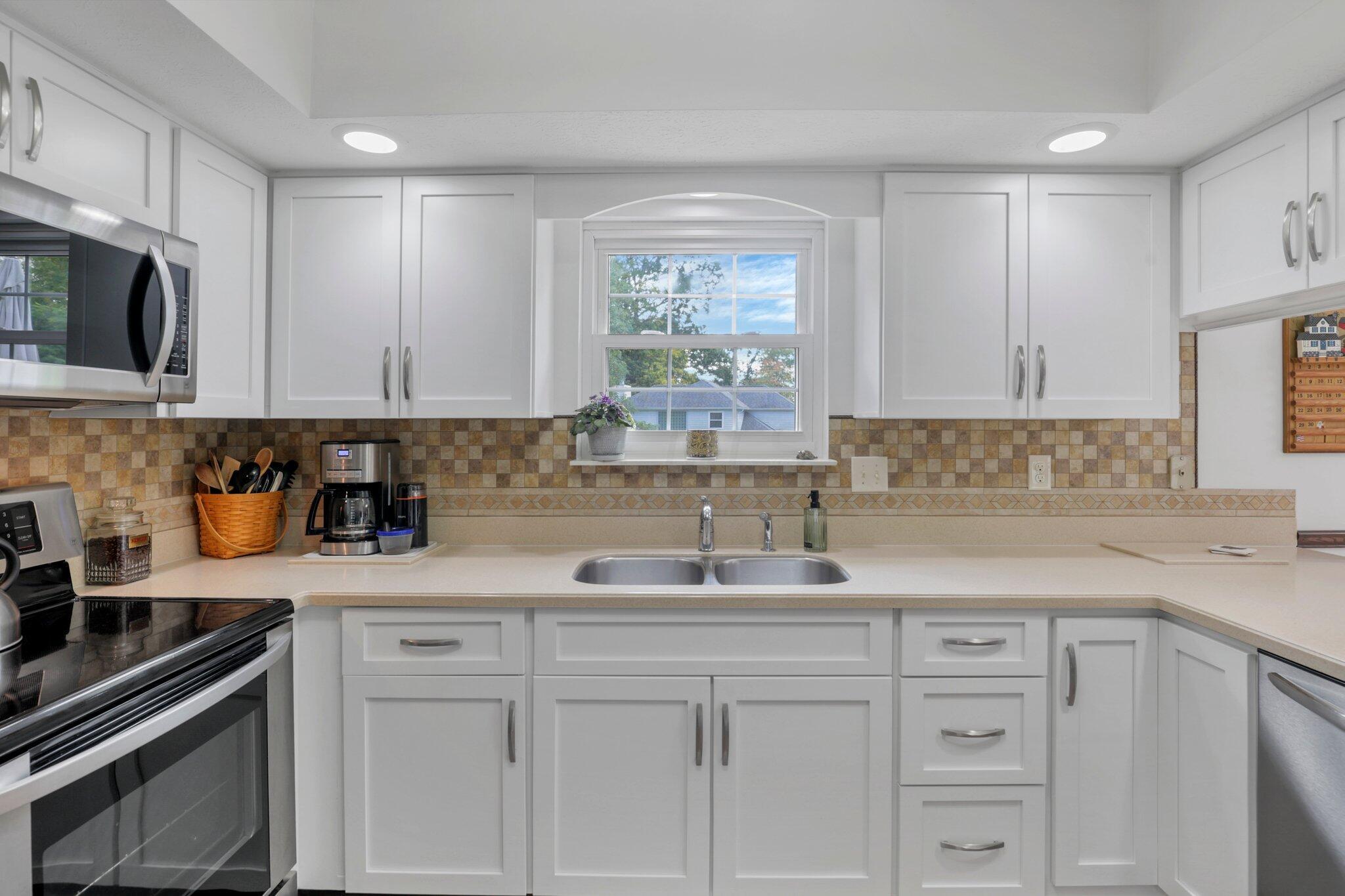 1821 Pine Road Heath, OH 43056 - Photo 8 of 62 Freshly updated kitchen and appliances make for a great place to cook and gather with guests!