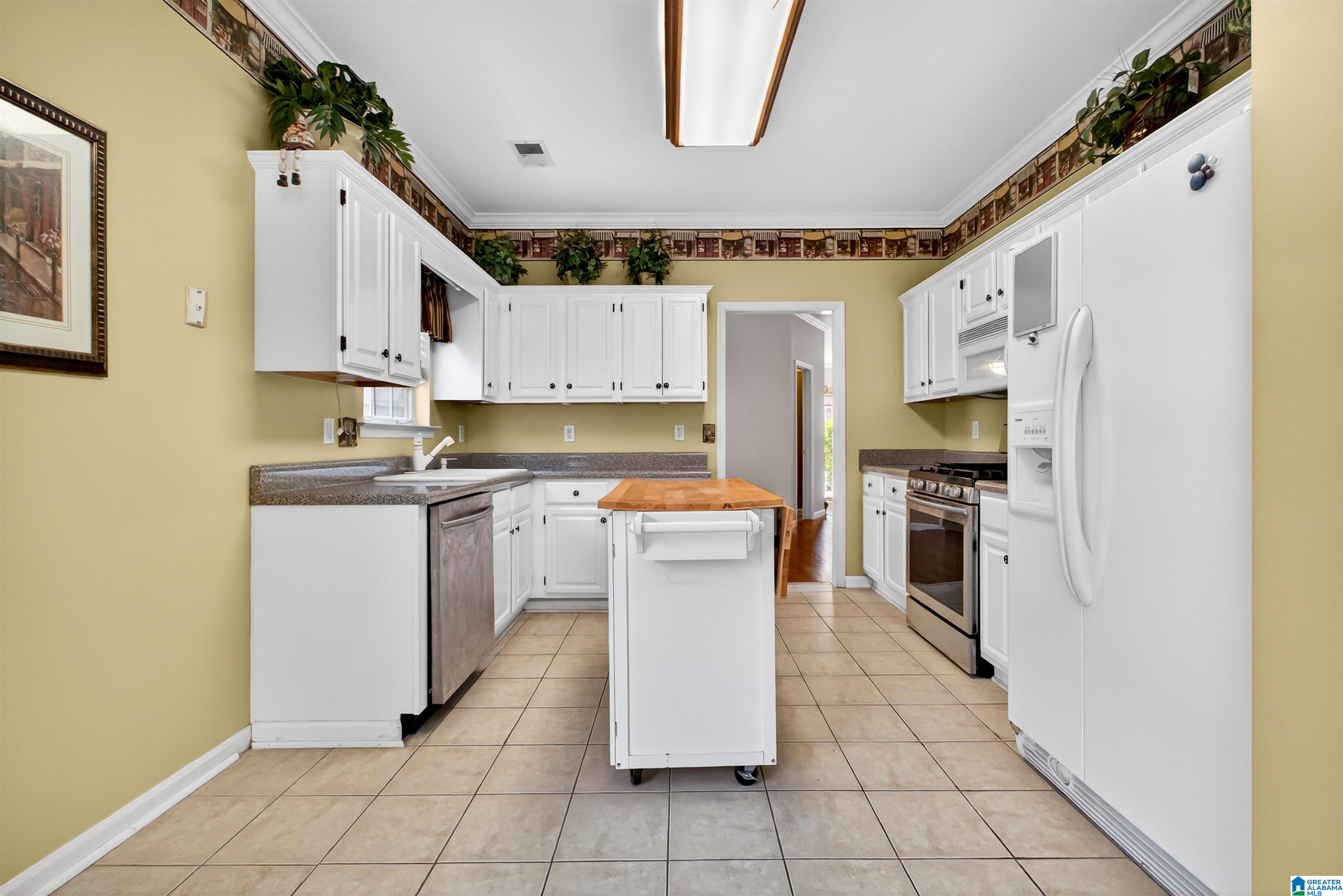 124 Warwick Circle Alabaster, AL 35007 - Photo 7 of 20